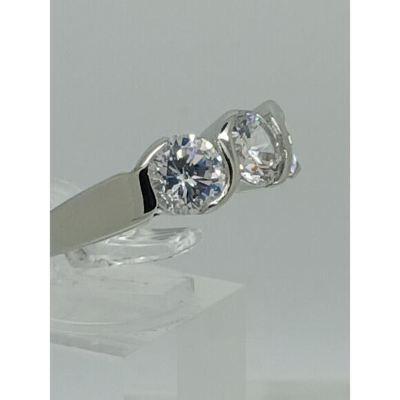 Vintage 3CT 3-Stone Simulated Diamond CZ Engagement Wedding Band Ring Size 7 NOS - Picture 2 of 9